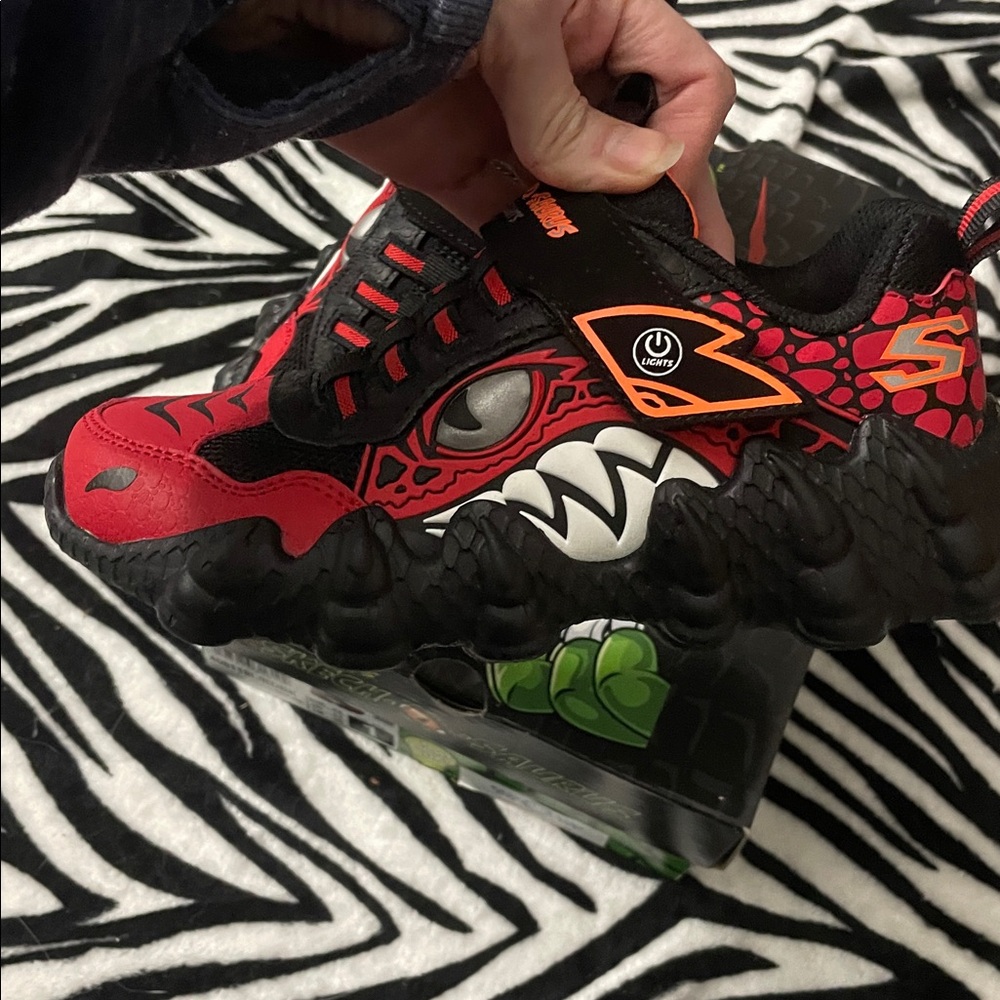 NWT Skechers Skechosaurus Light-Up Sneakers - Picture 4 of 7